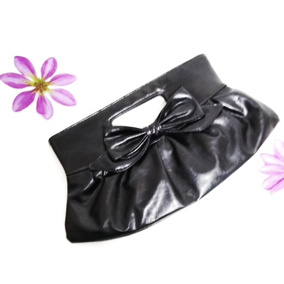 ✨3 for $25✨ black clutch with bow and handle - Picture 1 of 3